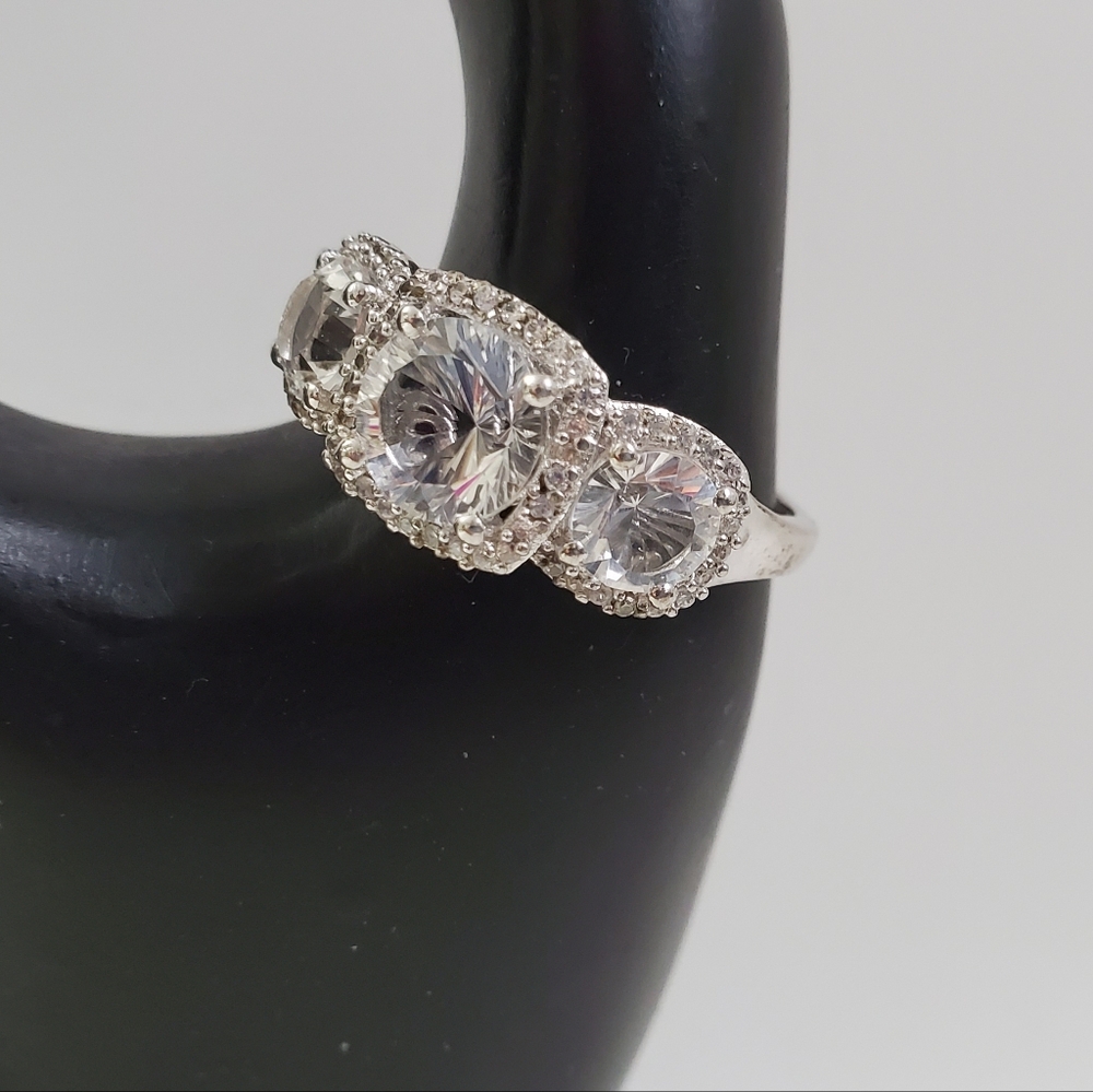 Watch Video / Sterling Silver Solitaire Cluster 925 Ring
